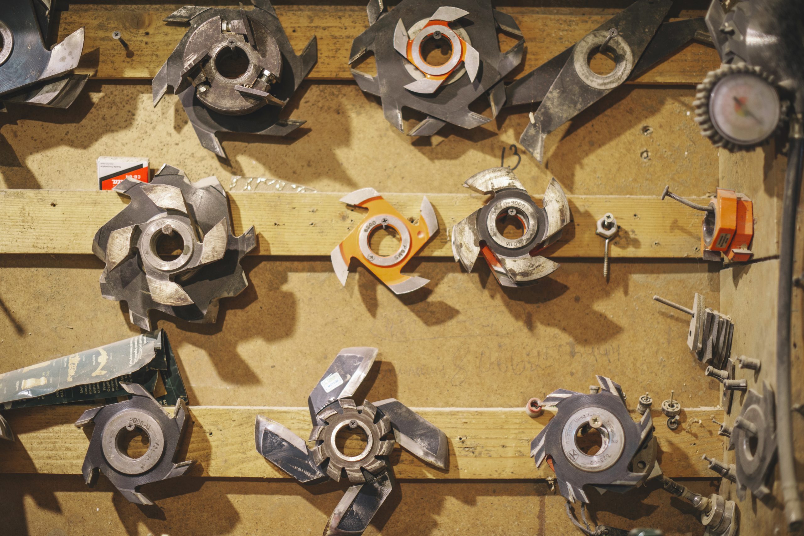 Supplying all kinds of devices and all kinds of sheets, pipes, flanges, gaskets, connections, bolts and nuts, precision tools and...